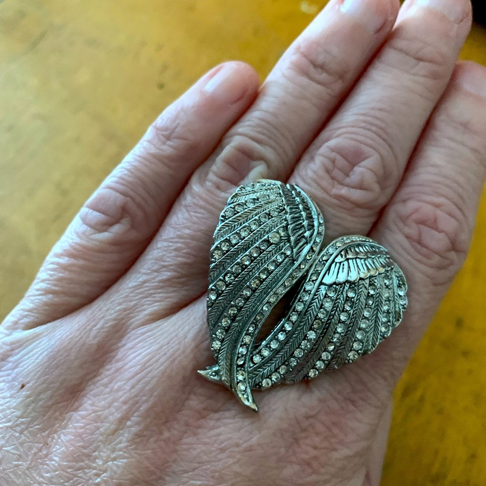 Rhinestone heart shaped angel wing elastic ring